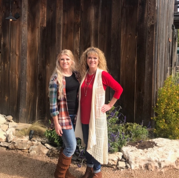 Meet your Posher, Deidra - Picture 2 of 2